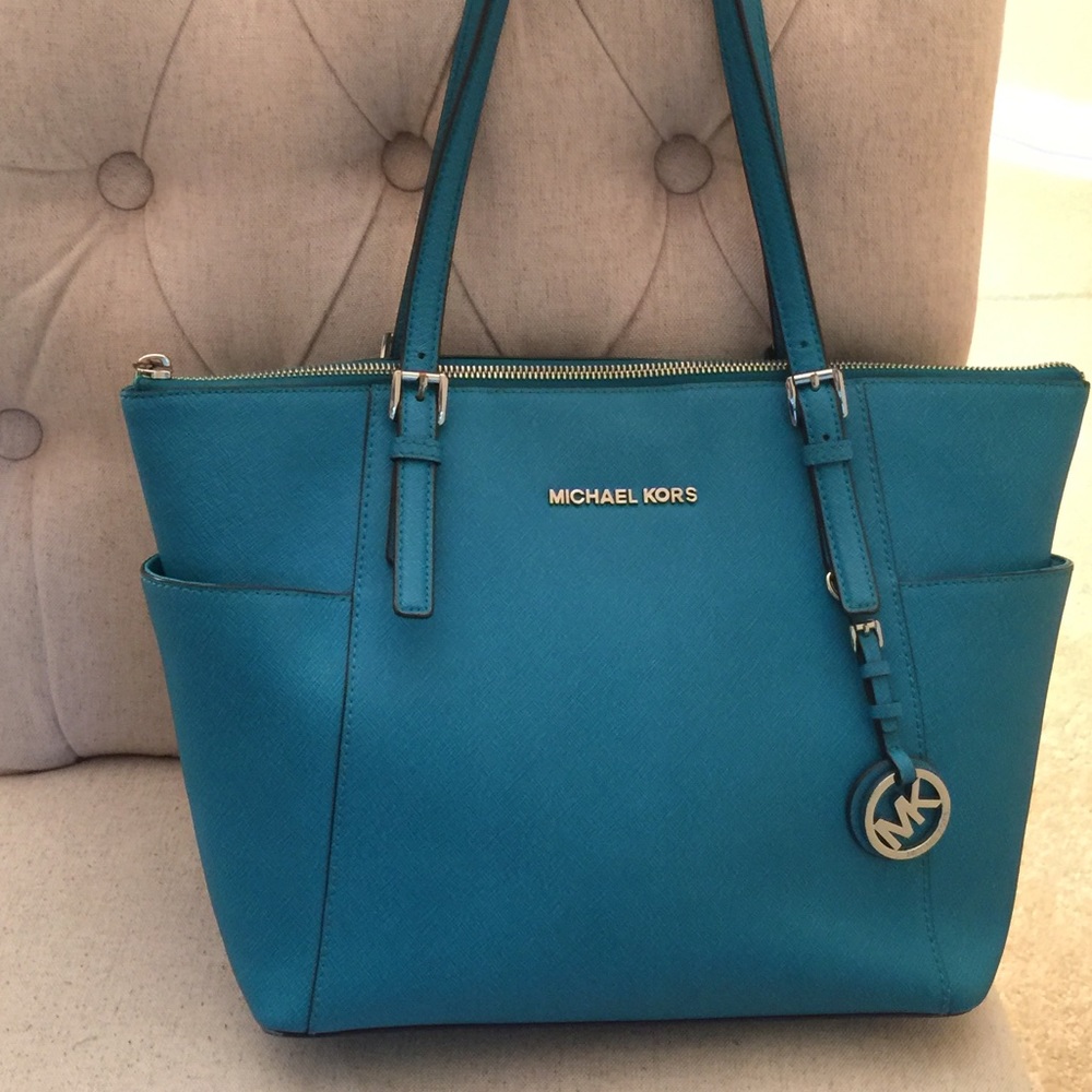 Micheal Kors purse